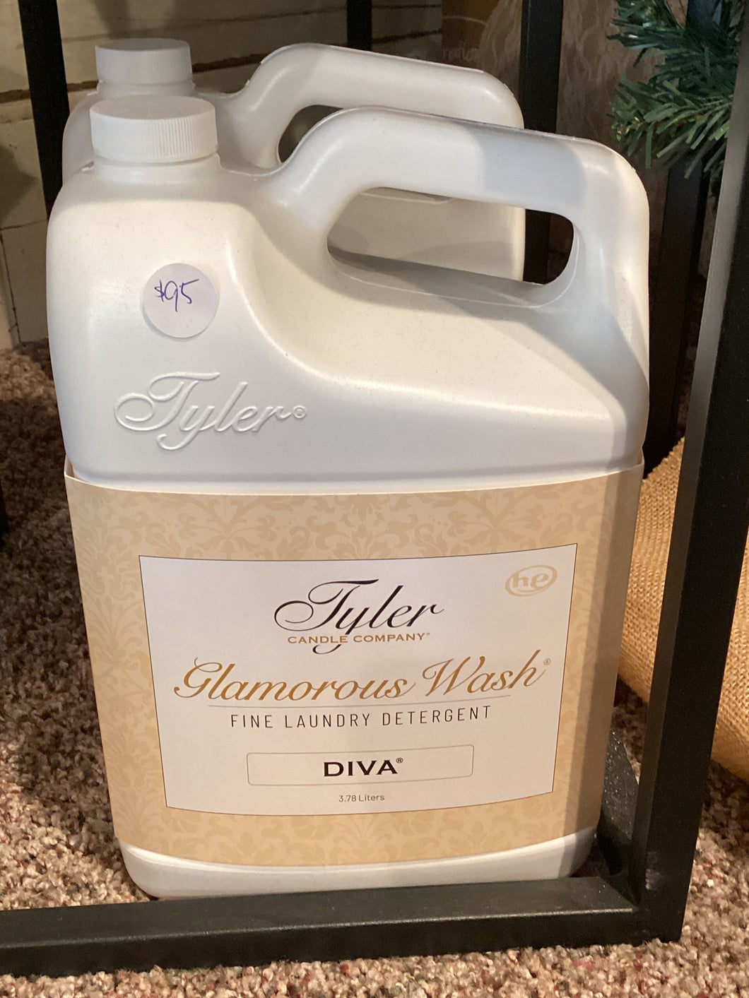 Tyler Candle - Glamorous Wash - Diva