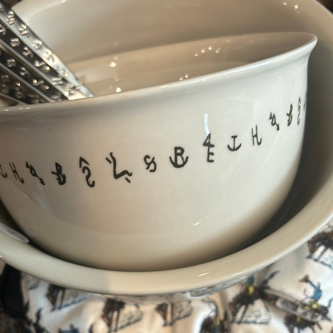 Medium mixing bowl