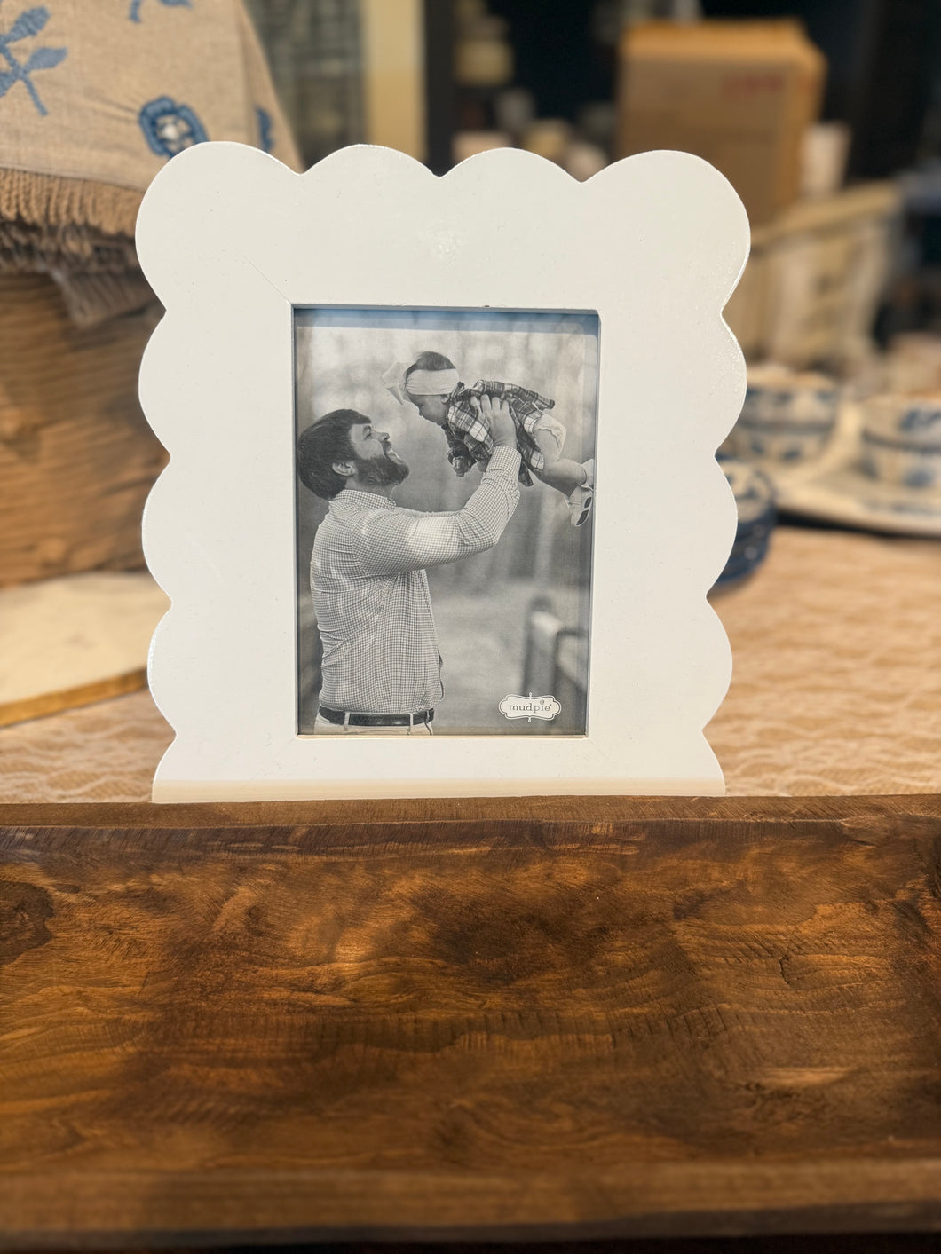 MudPie Large Scalloped Laquer Frame(Armas)